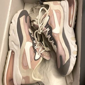 Air Max 270 React Size 5.5 Womens